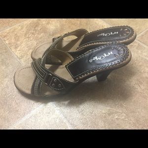 Women Shoes by Hot Cakes size 9M.